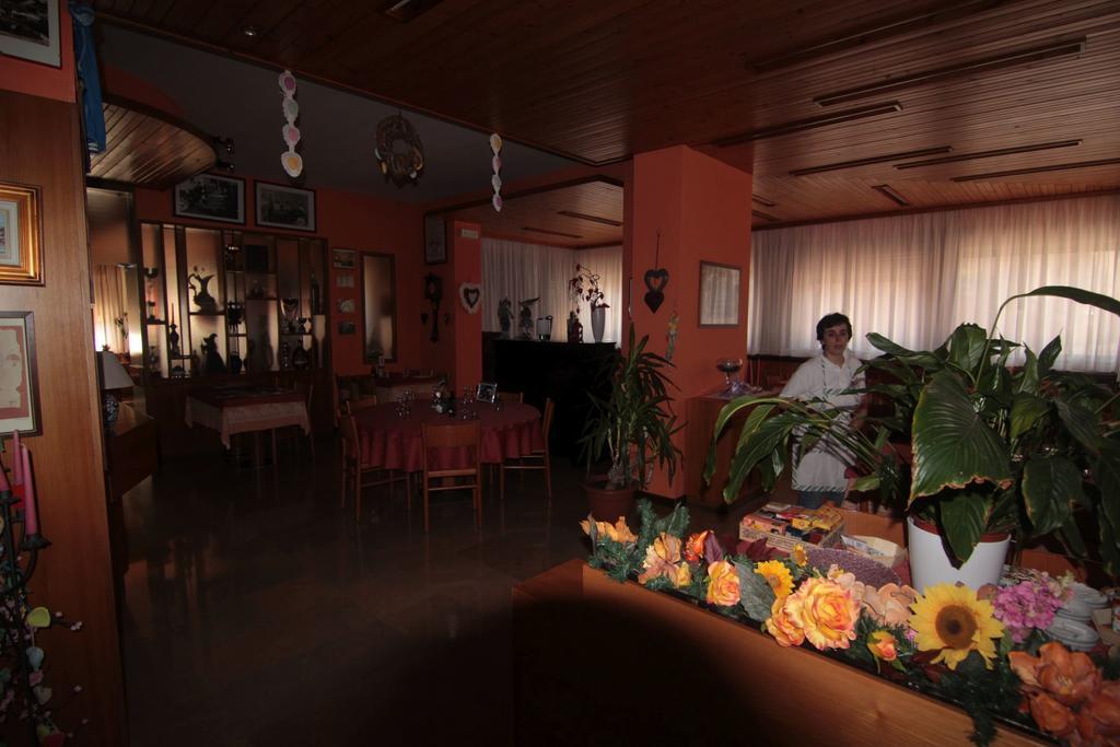 Albergo Trieste ตามเบร ดัลปาโก ภายนอก รูปภาพ